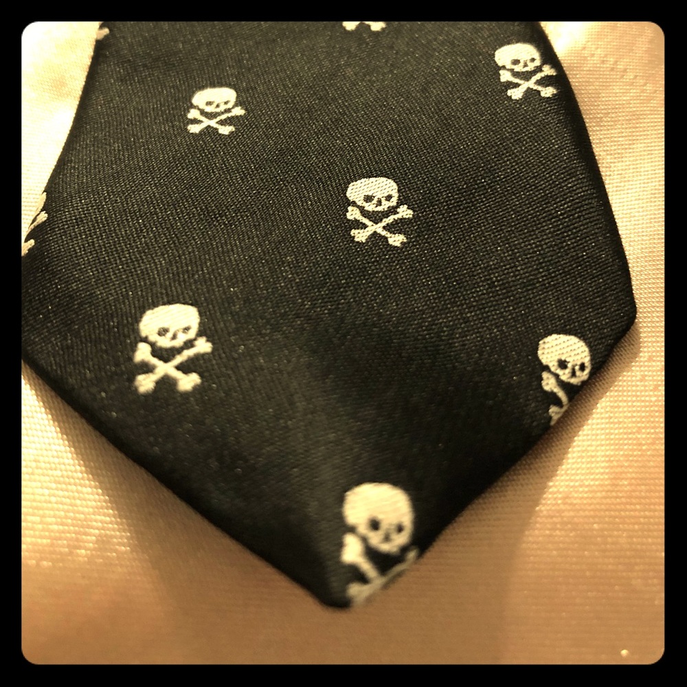 Child’s / kids tie size 4-7 skull and crossbones